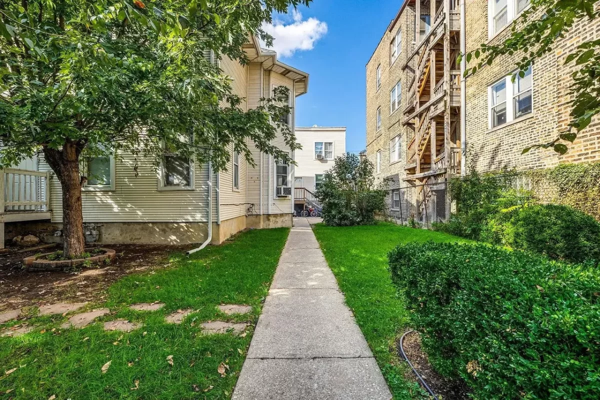 2BR House for Rent in Chicago, IL