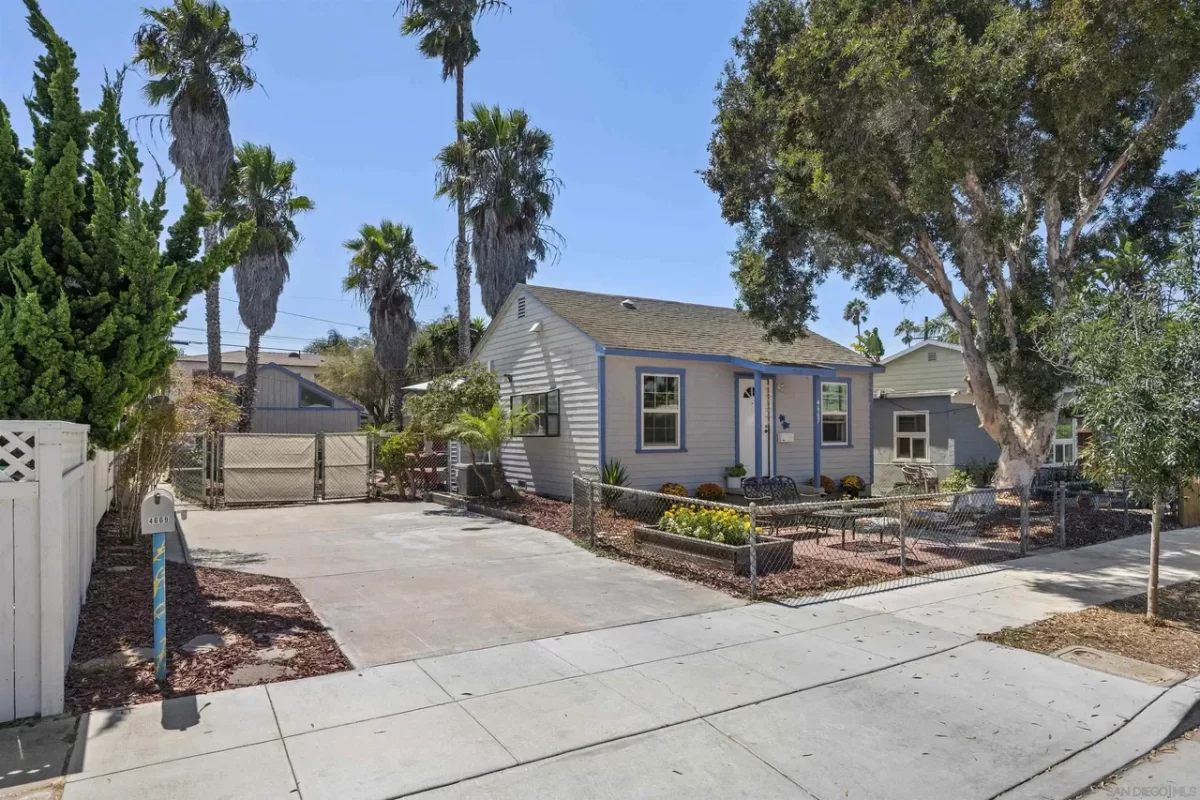 2BR House for Sale in San Diego, CA
