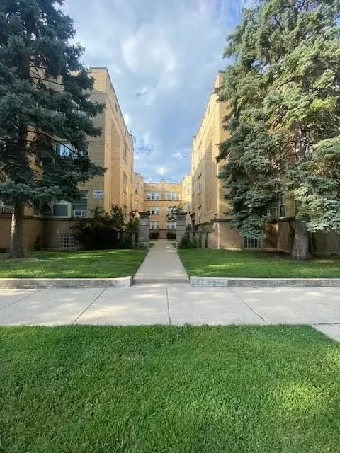 2BR House for Rent in Chicago, IL