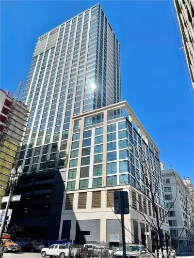 Condo for Sale in Los Angeles, CA