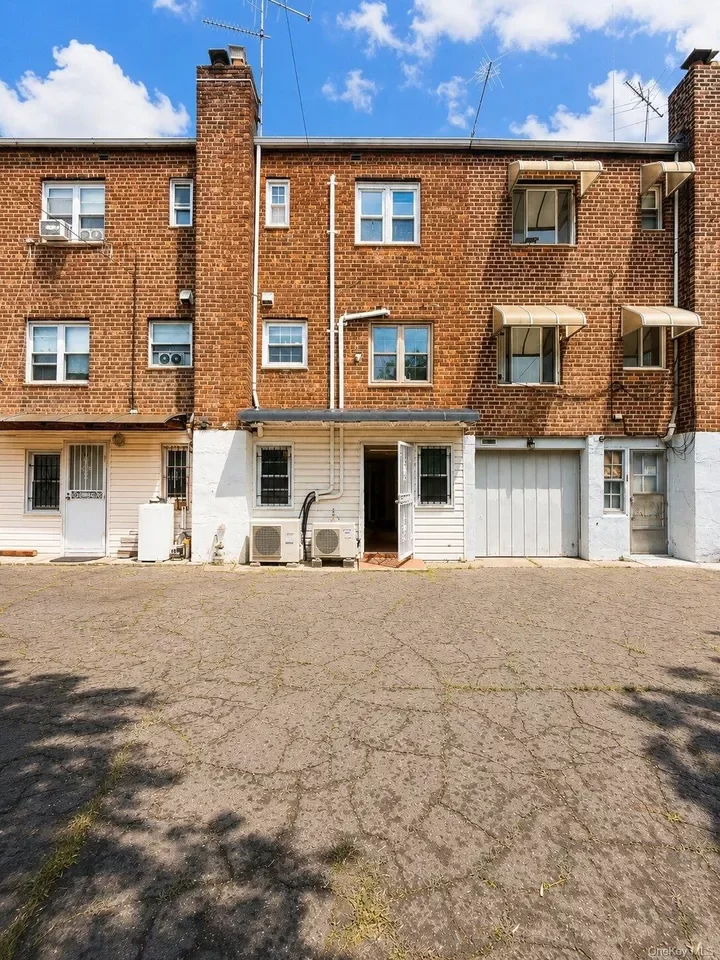 2BR House for Sale in Brooklyn, NY