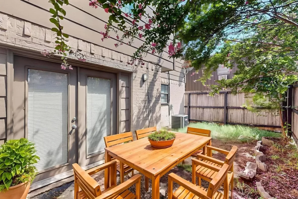 2BR Duplex for Rent in Dallas, TX