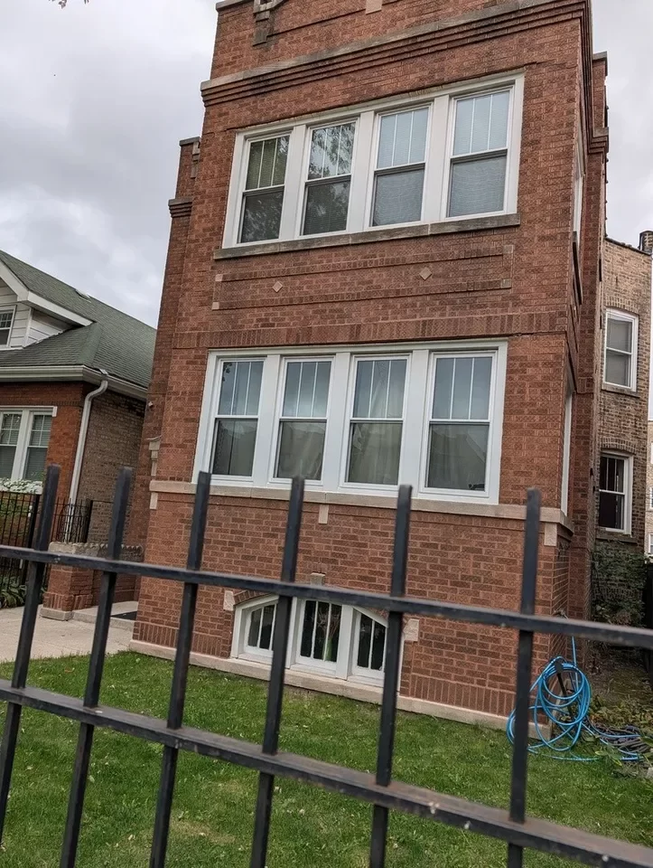 6BR Multi-Family for Sale in Chicago, IL