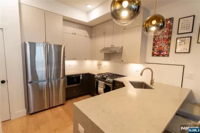 3BR Townhouse for Sale in Jersey City, NJ