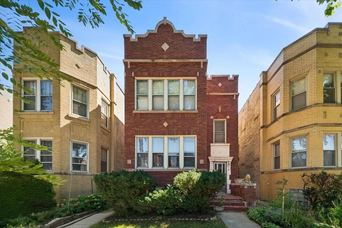 8BR Multi-Family for Sale in Chicago, IL