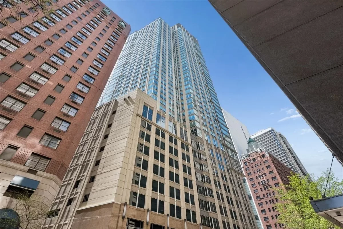 2BR Condo for Sale in Chicago, IL