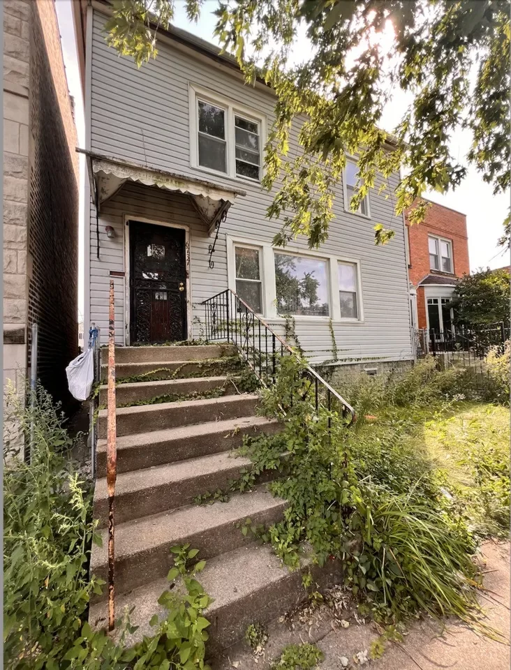 4BR House for Sale in Chicago, IL