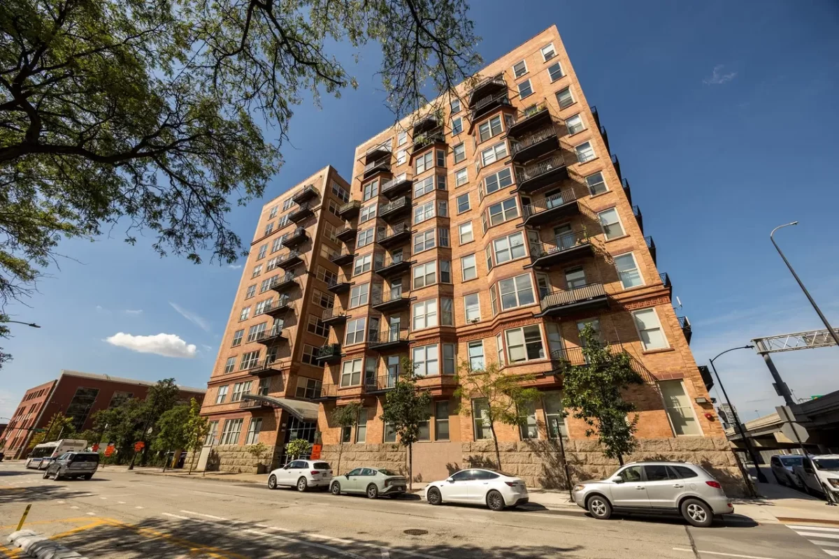 2BR Condo for Sale in Chicago, IL