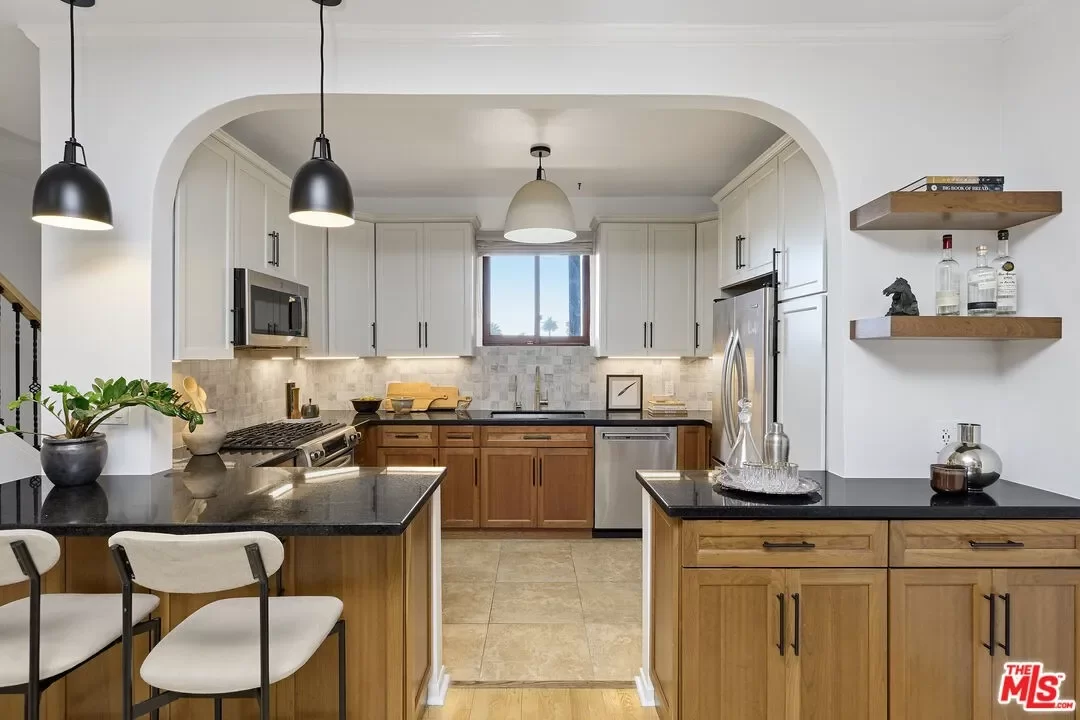 2BR Condo for Sale in Los Angeles, CA