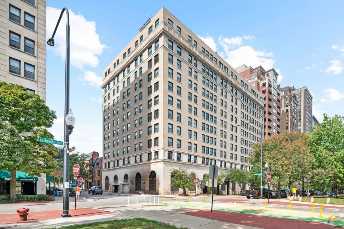 2BR Condo for Sale in Chicago, IL