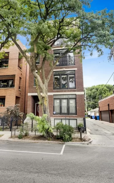 3BR Condo for Sale in Chicago, IL