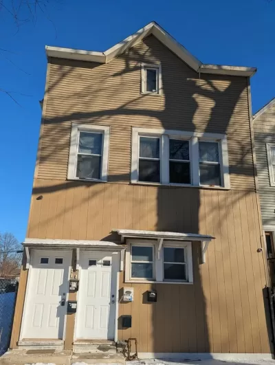 6BR Multi-Family for Sale in Chicago, IL