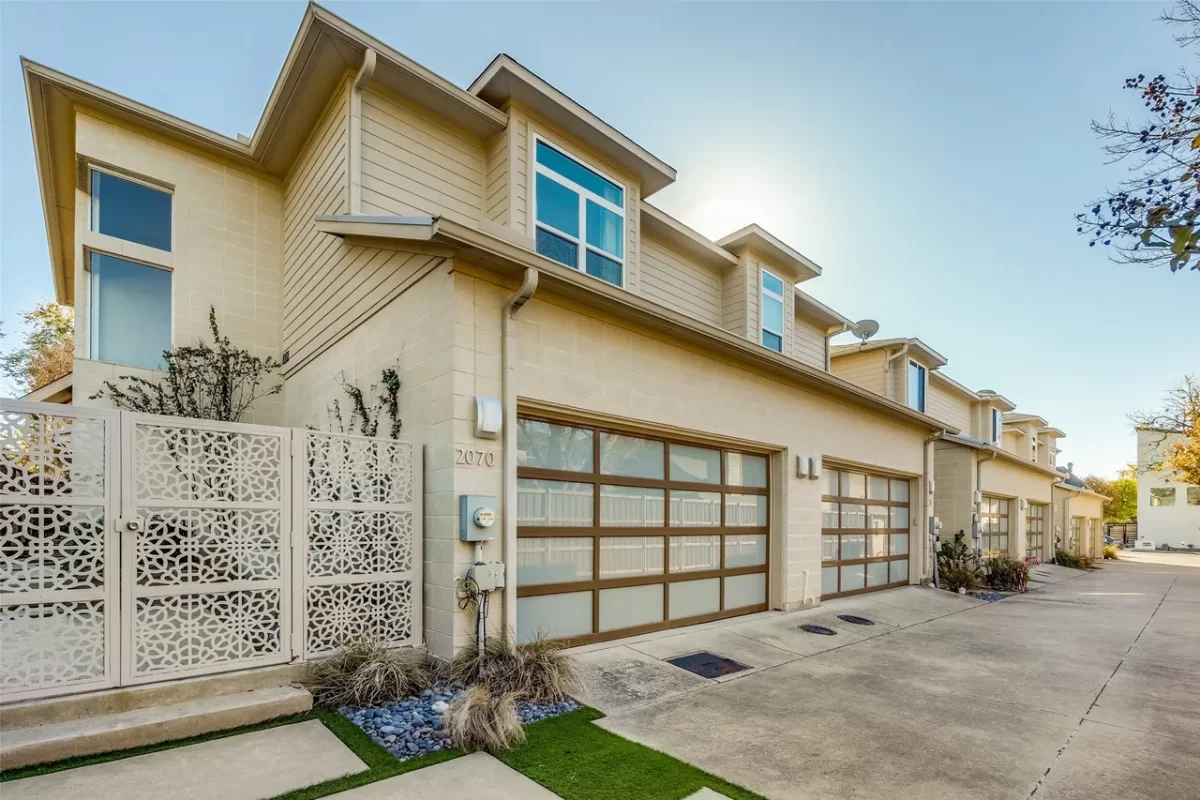 3BR Townhouse for Sale in Dallas, TX