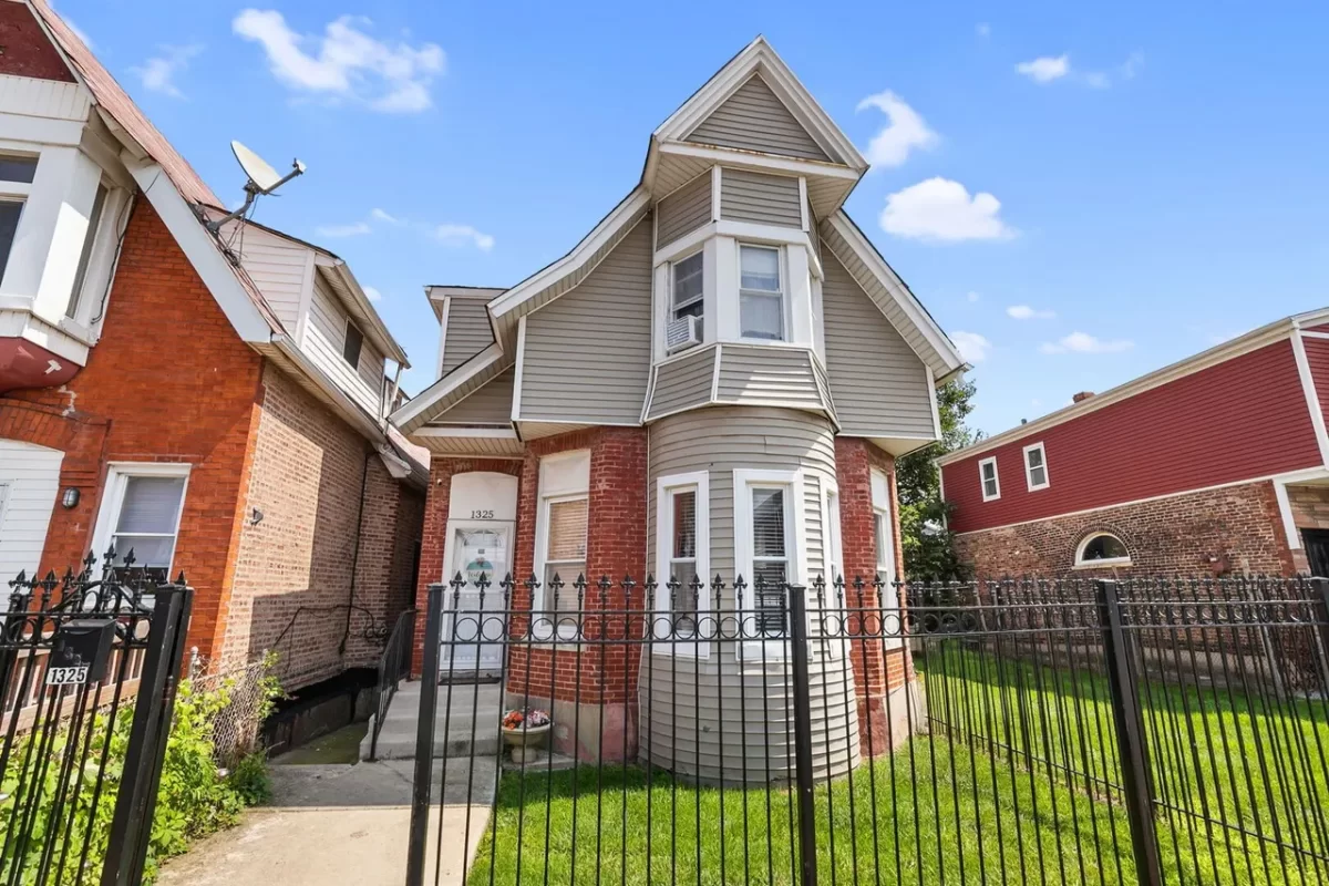 3BR House for Sale in Chicago, IL