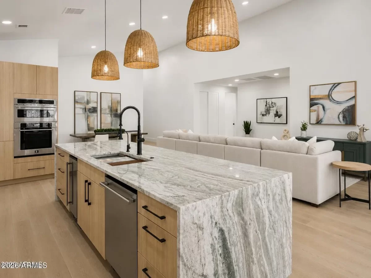 4BR House for Sale in Phoenix, AZ