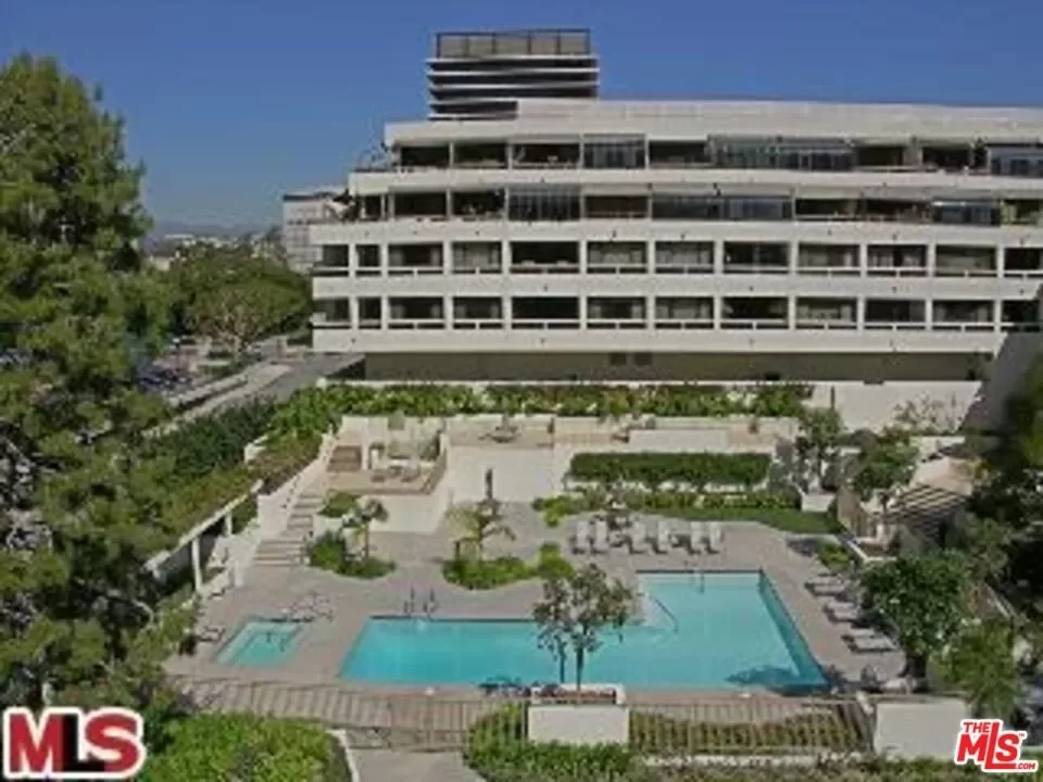 2BR Condo for Sale in Los Angeles, CA