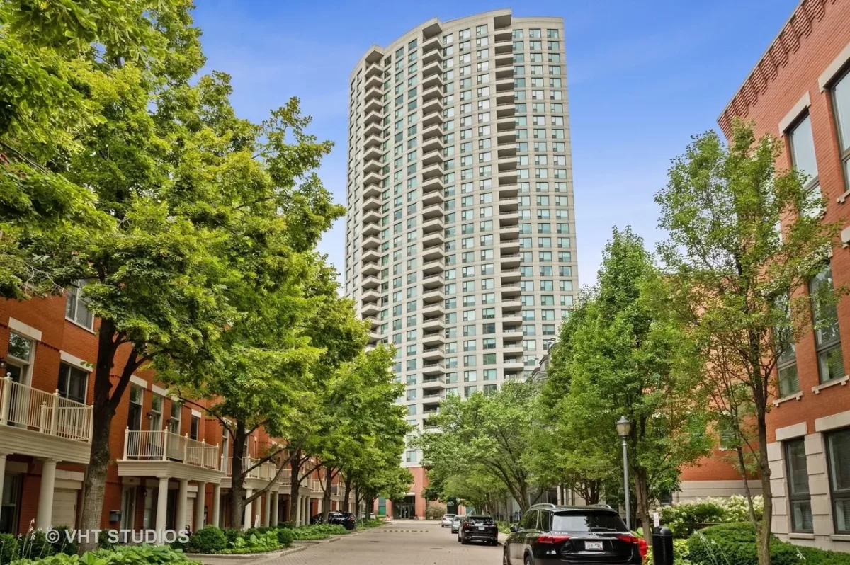 2BR Condo for Sale in Chicago, IL
