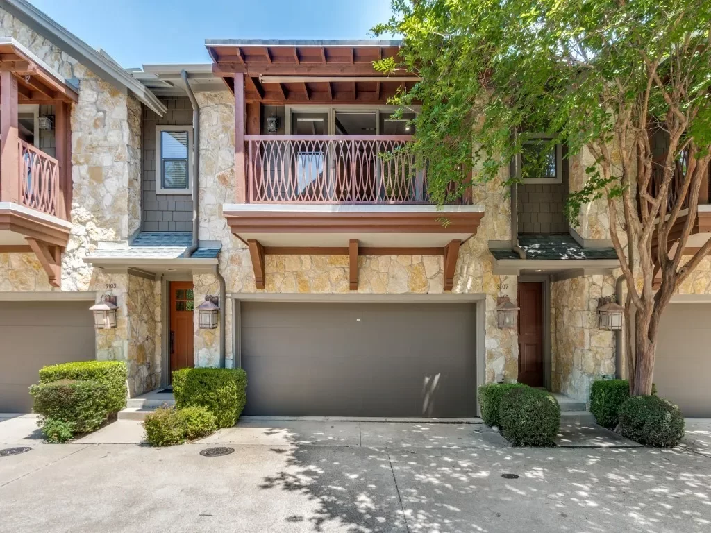 2BR Townhouse for Sale in Dallas, TX