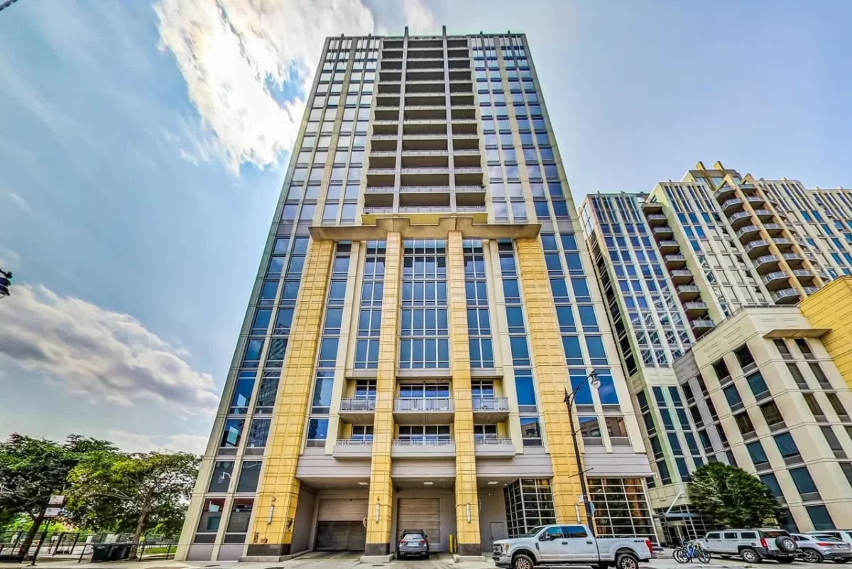 2BR Condo for Sale in Chicago, IL