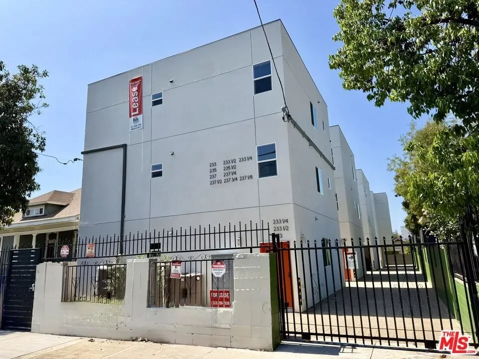 2BR Condo for Rent in Los Angeles, CA