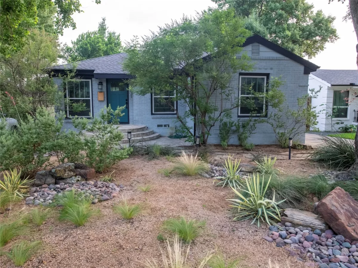 2BR House for Sale in Dallas, TX