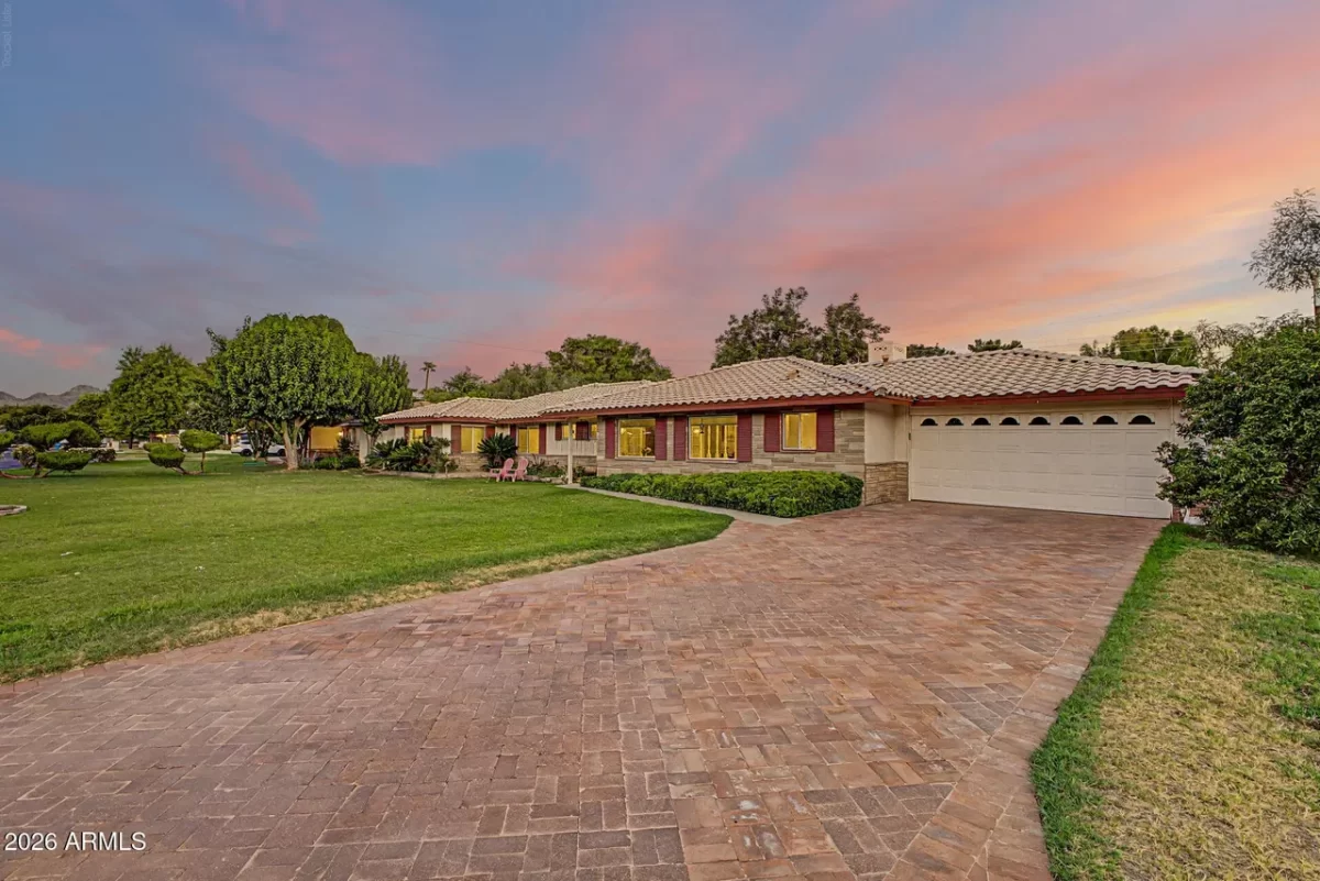 4BR House for Sale in Phoenix, AZ
