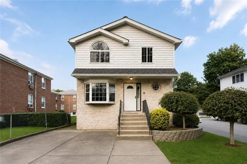 4BR Multi-Family for Sale in Staten Island, NY