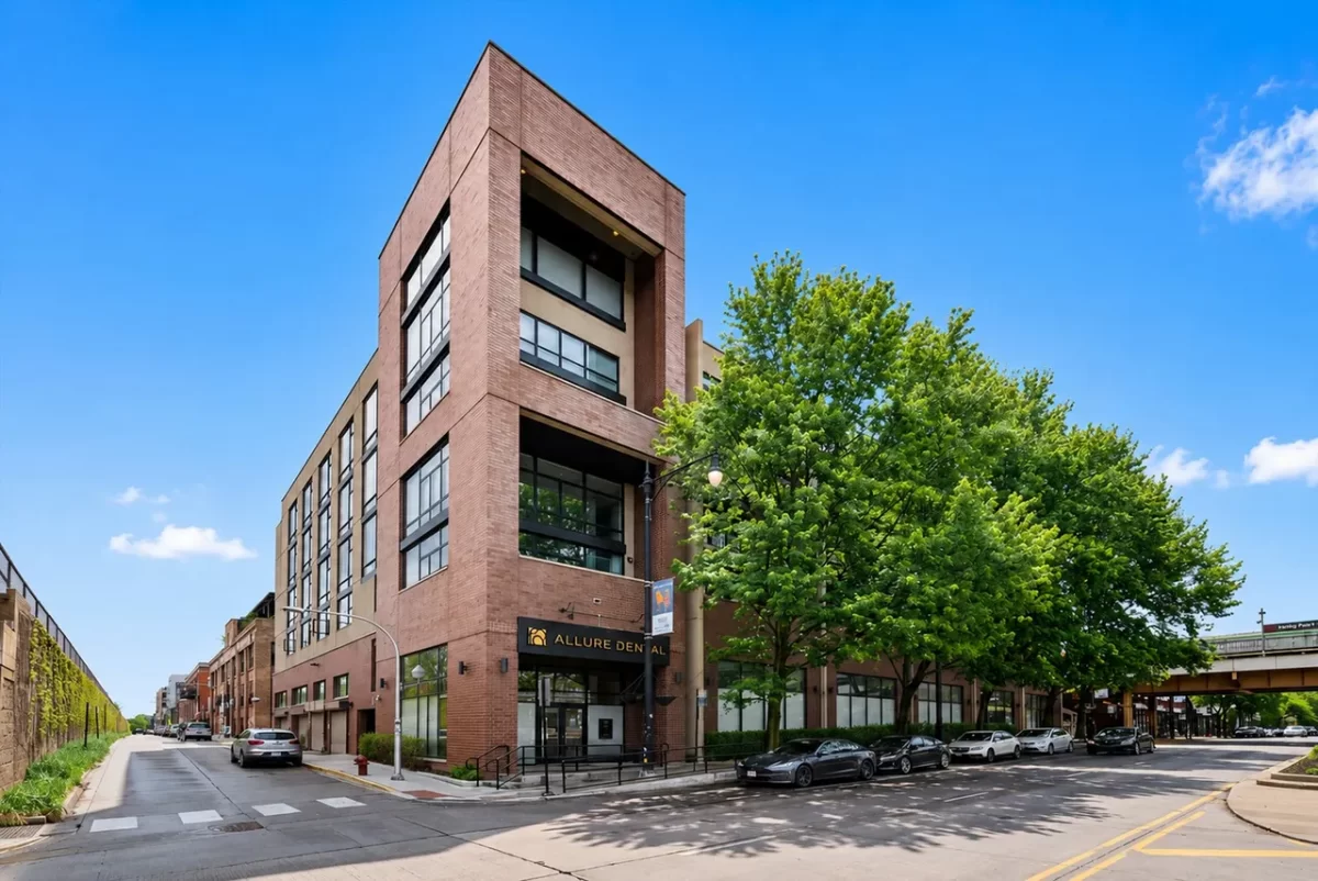 2BR Condo for Sale in Chicago, IL