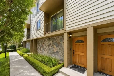 2BR Townhouse for Sale in Glendale, CA