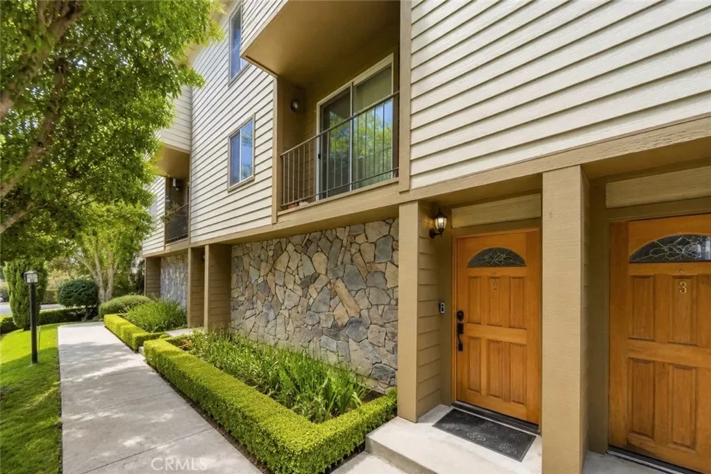2BR Townhouse for Sale in Glendale, CA