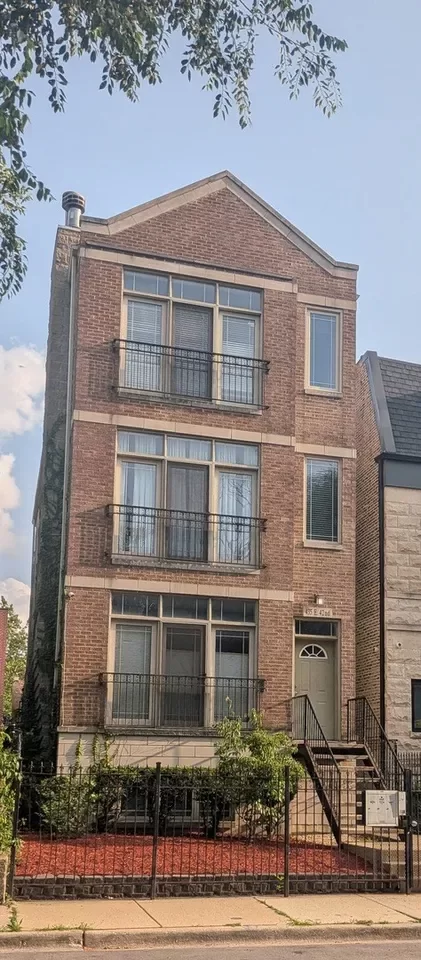 4BR Condo for Sale in Chicago, IL