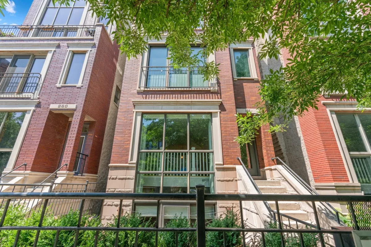 2BR Condo for Sale in Chicago, IL