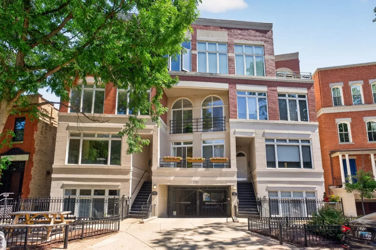 2BR Condo for Sale in Chicago, IL