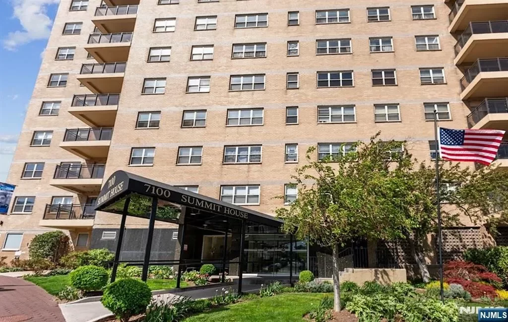 1BR Condo for Sale in Guttenberg, NJ
