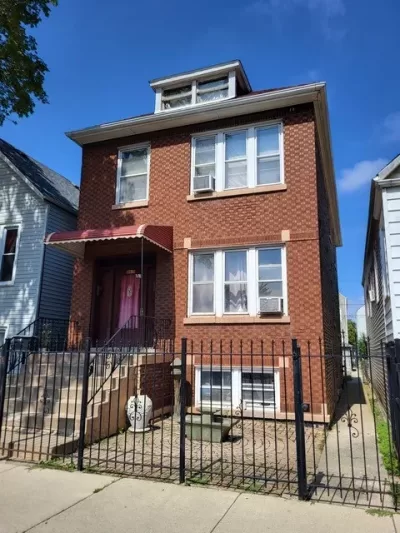 4BR Multi-Family for Sale in Chicago, IL