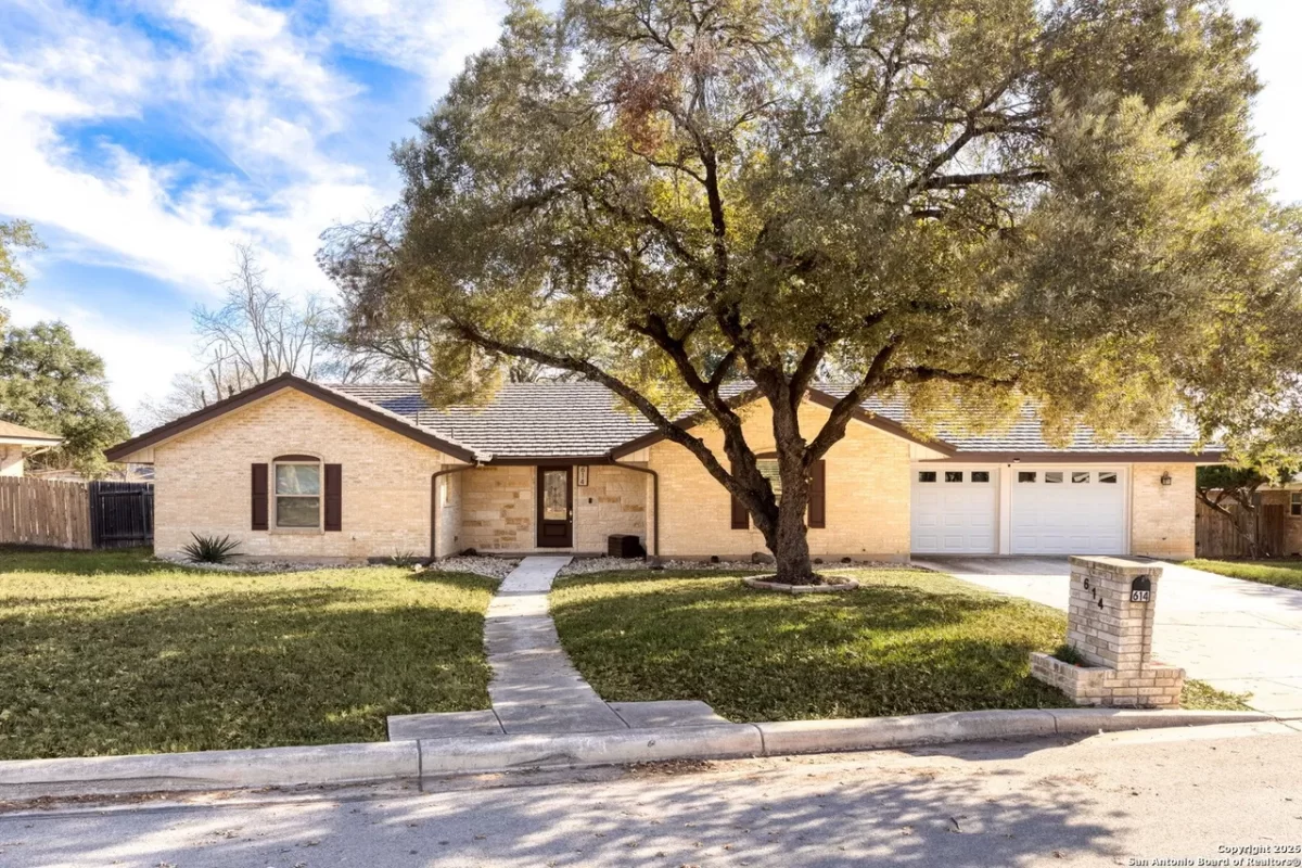 4BR House for Sale in Windcrest, TX