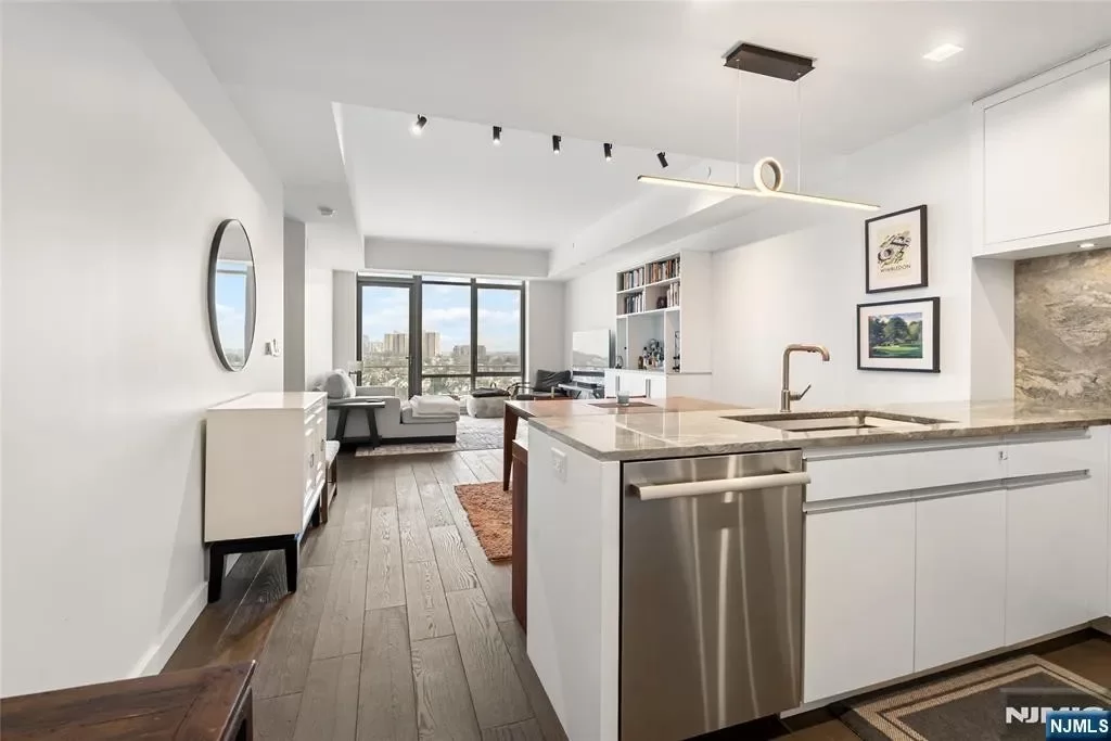 1BR Condo for Sale in Cliffside Park, NJ