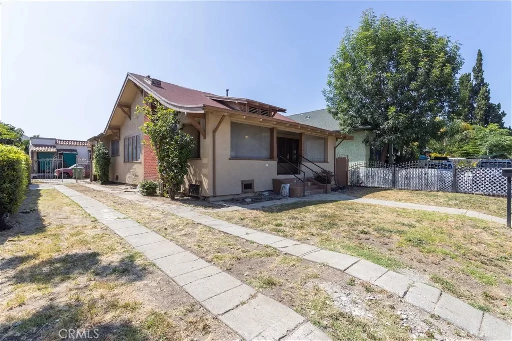 4BR Multi-Family for Sale in Los Angeles, CA
