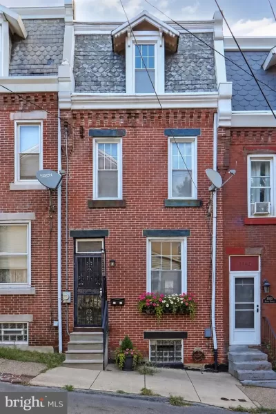 4BR Townhouse for Sale in Philadelphia, PA