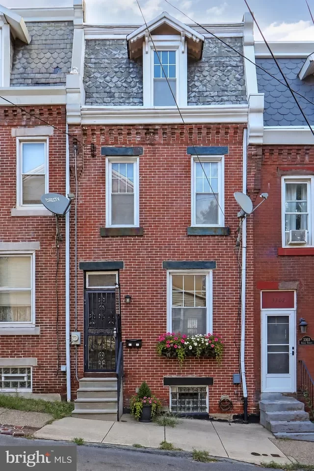 4BR Townhouse for Sale in Philadelphia, PA