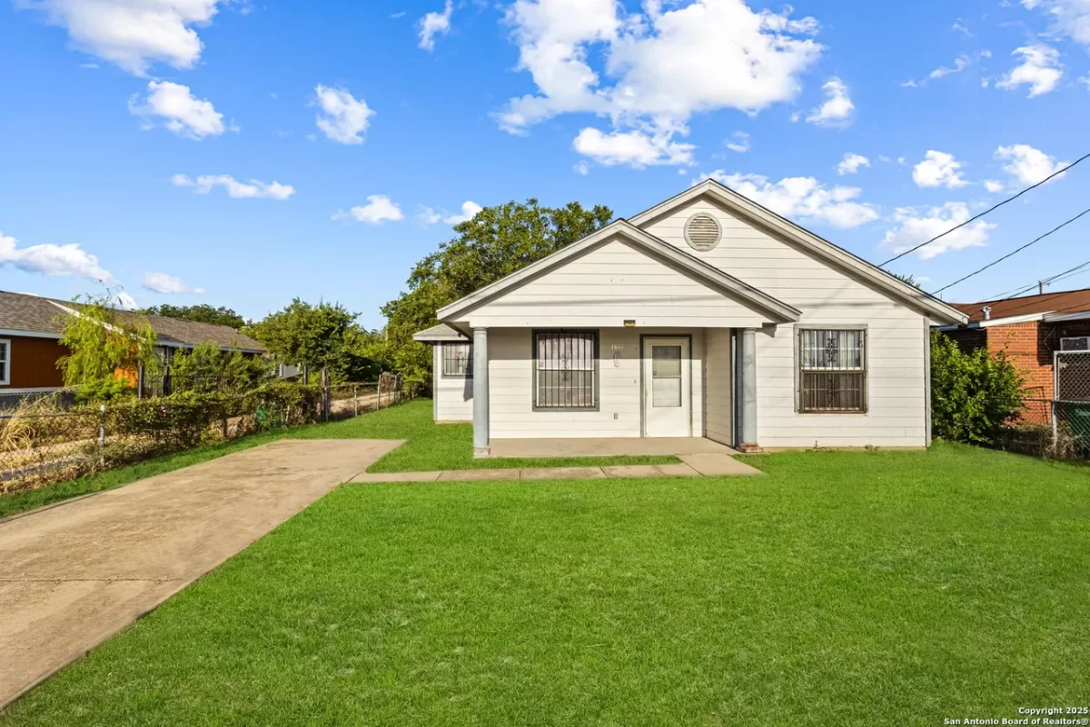 2BR House for Sale in San Antonio, TX