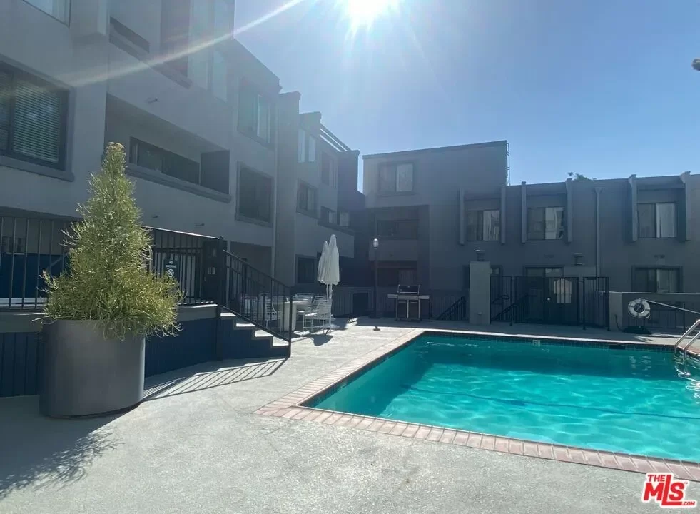 2BR Condo for Sale in Los Angeles, CA
