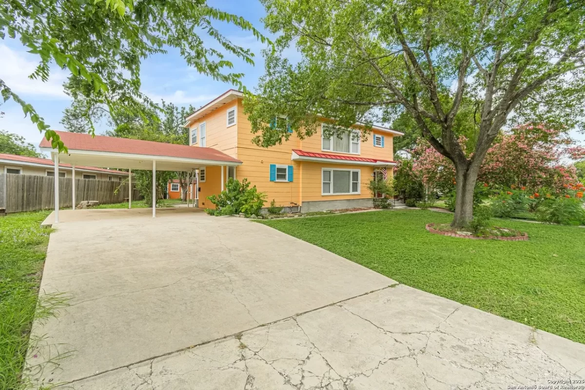 2BR House for Rent in San Antonio, TX