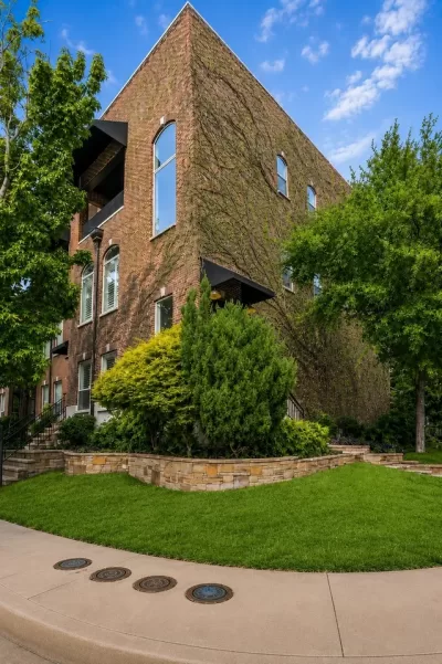 3BR Townhouse for Sale in Dallas, TX