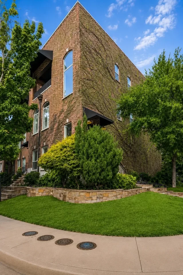 3BR Townhouse for Sale in Dallas, TX