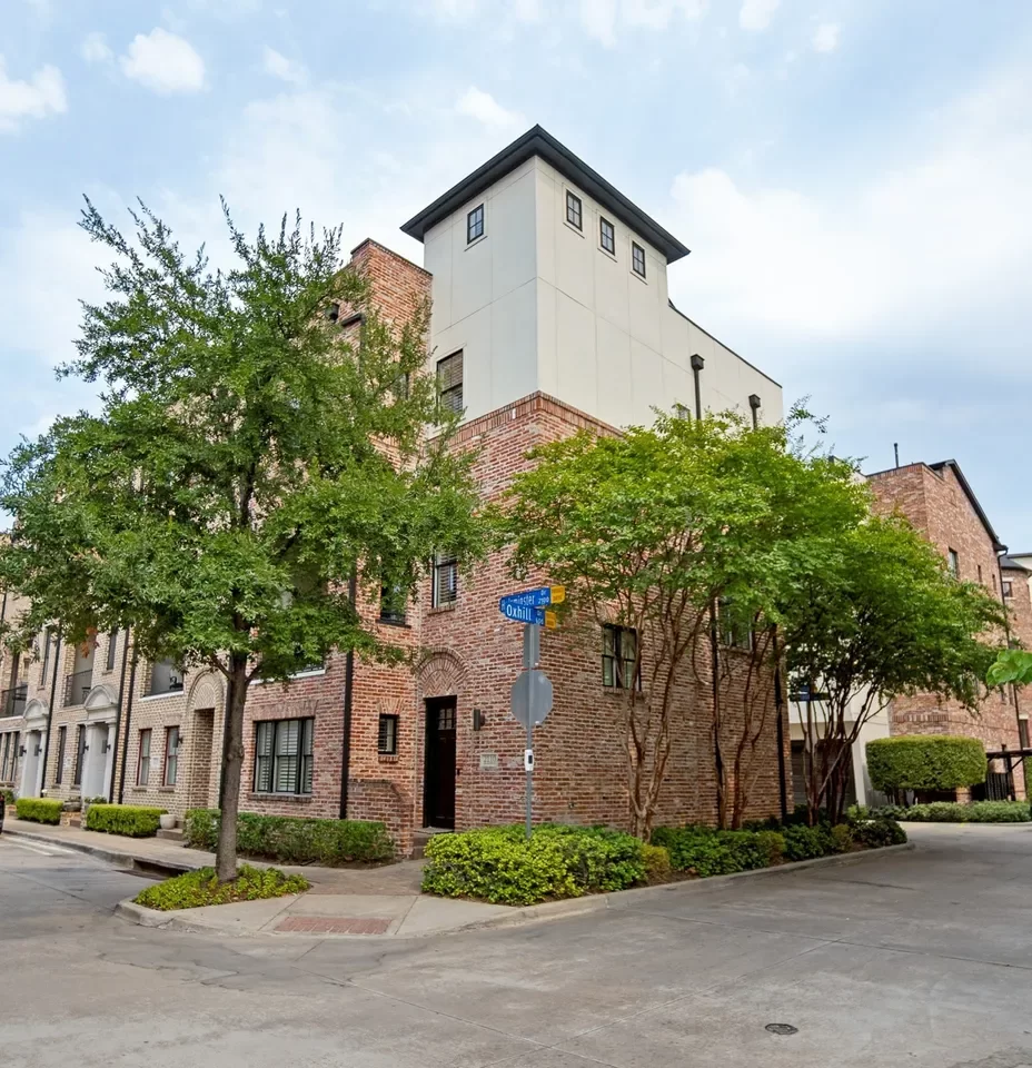 3BR Townhouse for Sale in Dallas, TX