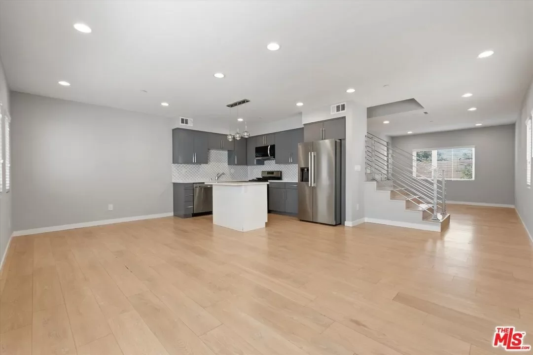 3BR Townhouse for Rent in Los Angeles, CA
