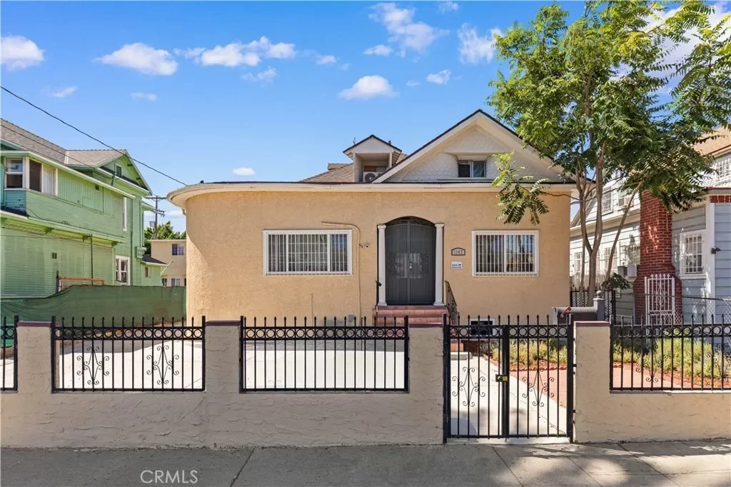 4BR House for Sale in Los Angeles, CA