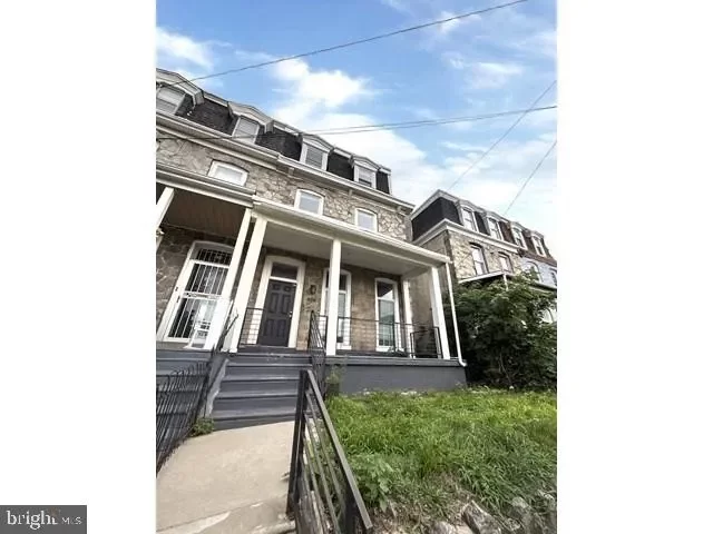 5BR Townhouse for Sale in Philadelphia, PA