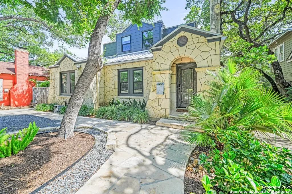 5BR House for Rent in Alamo Heights, TX